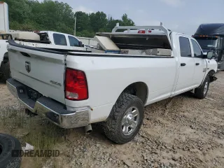 2017 Ram 2500 Tradesman z VIN 3C6UR5HJ6HG568513, wystawiony jako Copart lot #53139154 z przebiegiem 124 674 mil mil oraz Szkoda całkowita • Salvage title. Historia ofert i sprzedaży dostępna na DreamBid. Obrazek 3.