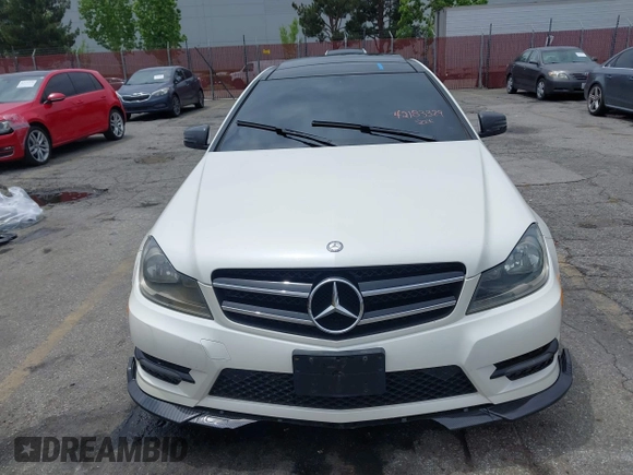 2014 Mercedes-Benz C 250 z VIN WDDGJ4HB6EG184292, wystawiony jako IAAI lot #42183329 z przebiegiem 122 449 mil mil oraz . Historia ofert i sprzedaży dostępna na DreamBid. Obrazek 13.