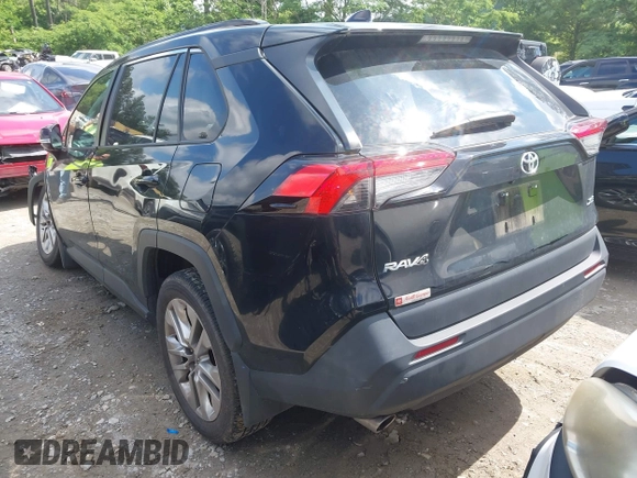 2024 Toyota RAV4 XLE Premium z VIN 2T3C1RFV5RC273009, wystawiony jako IAAI lot #42203695 z przebiegiem 21 641 mil mil oraz . Historia ofert i sprzedaży dostępna na DreamBid. Obrazek 3.