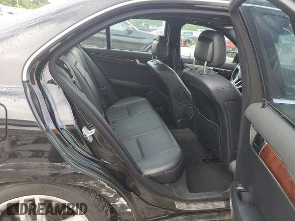 2013 Mercedes-Benz C 300 Sport z VIN WDDGF8AB6DA834789, wystawiony jako Copart lot #56175185 z przebiegiem 142 324 mil mil oraz Szkoda całkowita • Salvage title. Historia ofert i sprzedaży dostępna na DreamBid. Obrazek 10.