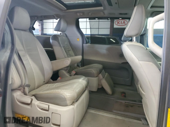 2011 Toyota Sienna XLE z VIN 5TDDK3DC4BS006272, wystawiony jako Copart lot #65144215 z przebiegiem 270 006 mil mil oraz Czysty tytuł • Clean title. Historia ofert i sprzedaży dostępna na DreamBid. Obrazek 11.