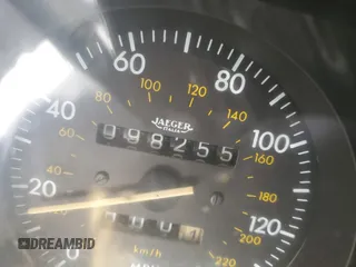 1989 Alfa Romeo Spider z VIN ZARBA5587K1066209, wystawiony jako Copart lot #77166704 z przebiegiem 98 255 mil mil oraz Szkoda całkowita • Salvage title. Historia ofert i sprzedaży dostępna na DreamBid. Obrazek 8.