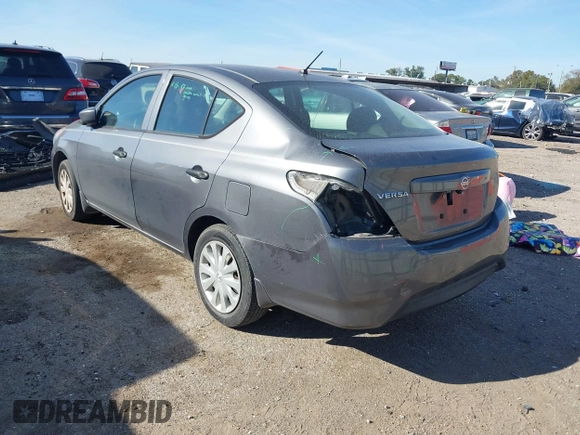 2016 Nissan Versa SV z VIN 3N1CN7APXGL904067, wystawiony jako IAAI lot #40968514 z przebiegiem 107 909 mil mil oraz . Historia ofert i sprzedaży dostępna na DreamBid. Obrazek 3.