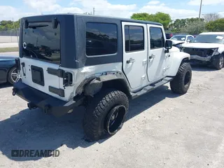 2010 Jeep Wrangler z VIN 1J4HB5H16AL186600, wystawiony jako IAAI lot #42147992 z przebiegiem 134 717 mil mil oraz . Historia ofert i sprzedaży dostępna na DreamBid. Obrazek 4.
