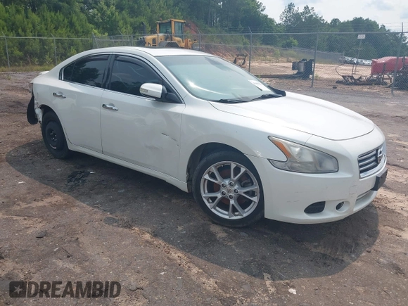 2013 Nissan Maxima SV z VIN 1N4AA5AP0DC841188, wystawiony jako IAAI lot #42408083 z przebiegiem 120 939 mil mil oraz . Historia ofert i sprzedaży dostępna na DreamBid. Obrazek 1.