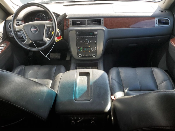 2010 GMC Yukon XL z VIN 1GKUKKE30AR267621, wystawiony jako Copart lot #49843725 z przebiegiem 228 771 mil mil oraz Czysty tytuł • Clean title. Historia ofert i sprzedaży dostępna na DreamBid. Obrazek 8.