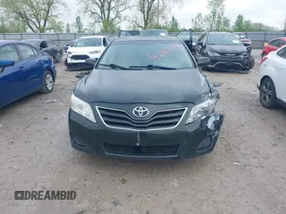 2011 Toyota Camry LE z VIN 4T1BF3EK3BU703487, wystawiony jako IAAI lot #42112553 z przebiegiem 133 063 mil mil oraz . Historia ofert i sprzedaży dostępna na DreamBid. Obrazek 12.
