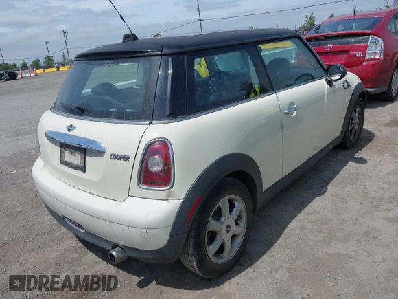 2009 MINI Cooper Hardtop with VIN WMWMF33569TU75508, listed as a IAAI auction lot 42090523 with 247,856 mi miles. Bid and sale history available at carsss.com. Image 4.