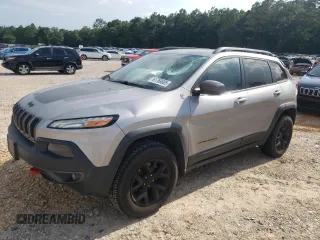2016 Jeep Cherokee Trailhawk z VIN 1C4PJMBSXGW121272, wystawiony jako Copart lot #61769505 z przebiegiem 119 353 mil mil oraz Szkoda całkowita • Salvage title. Historia ofert i sprzedaży dostępna na DreamBid. Obrazek 1.