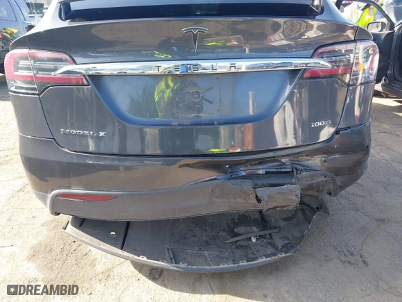 2018 Tesla Model X 75D with VIN 5YJXCBE22JF124270, listed as a IAAI auction lot 41909734 with 92,553 mi miles. Bid and sale history available at carsss.com. Image 6.
