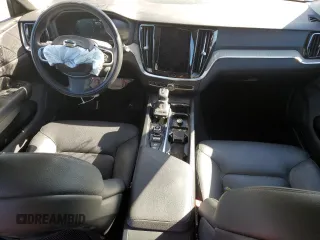 2021 Volvo V60 z VIN YV4102WK7M1074487, wystawiony jako Copart lot #51158164 z przebiegiem 45 862 mil mil oraz . Historia ofert i sprzedaży dostępna na DreamBid. Obrazek 8.