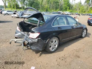 2013 Mercedes-Benz C 300 Sport z VIN WDDGF8AB5DR260851, wystawiony jako Copart lot #59102235 z przebiegiem 120 678 mil mil oraz Szkoda całkowita • Salvage title. Historia ofert i sprzedaży dostępna na DreamBid. Obrazek 3.