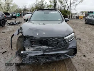 2025 Mercedes-Benz GLC 300 z VIN W1NKM4HB7SF260981, wystawiony jako Copart lot #51979695 z przebiegiem 4 881 mil mil oraz Szkoda całkowita • Salvage title. Historia ofert i sprzedaży dostępna na DreamBid. Obrazek 5.