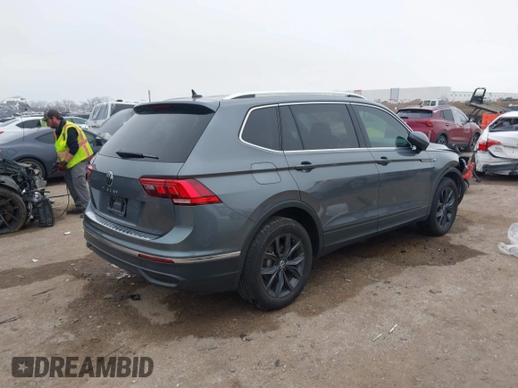 2024 Volkswagen Tiguan SE with VIN 3VV3B7AX2RM068498, listed as a IAAI auction lot 41531195 with 14,778 mi miles and . Bid and sale history available at DreamBid. Image 4.