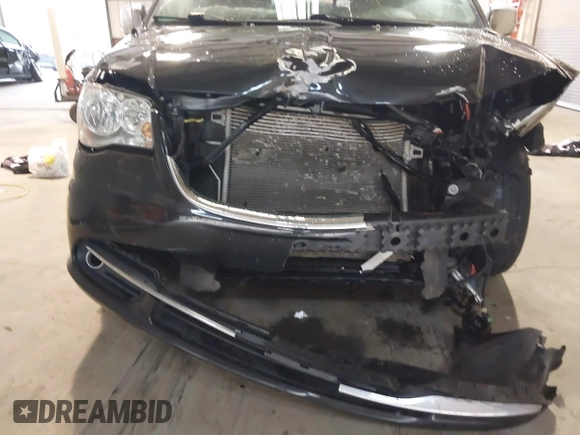 2016 Chrysler Town & Country Touring-L with VIN 2C4RC1CG5GR149551, listed as a IAAI auction lot 40909068 with 159,782 mi miles. Bid and sale history available at carsss.com. Image 11.