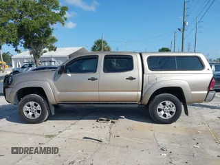 2007 Toyota Tacoma PreRunner z VIN 3TMJU62N87M040287, wystawiony jako IAAI lot #42375199 z przebiegiem 403 876 mil mil oraz . Historia ofert i sprzedaży dostępna na DreamBid. Obrazek 14.