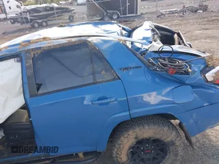 2018 Toyota 4Runner SR5 with VIN JTEBU5JR2J5555619, listed as a IAAI auction lot 42045308 with 103,812 mi miles. Bid and sale history available at carsss.com. Image 6.