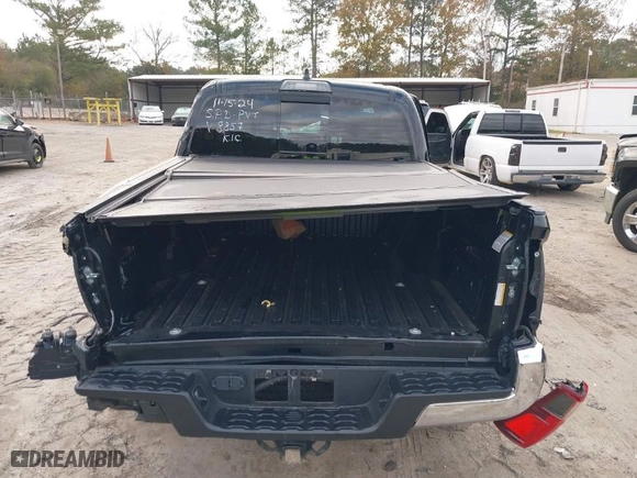 2022 Toyota Tacoma 2WD SR5 with VIN 3TYAZ5CN7NT018857, listed as a IAAI auction lot 40947879 with 43,233 mi miles. Bid and sale history available at carsss.com. Image 17.