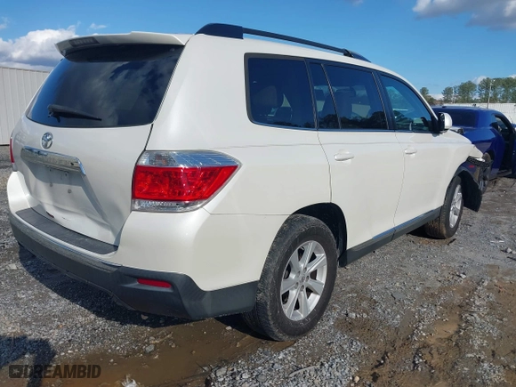 2013 Toyota Highlander with VIN 5TDZK3EH6DS127887, listed as a IAAI auction lot 40918744 with 200,755 mi miles. Bid and sale history available at carsss.com. Image 4.