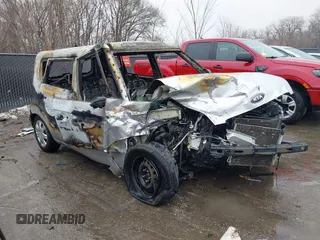 2011 Kia Soul with VIN KNDJT2A14B7284256, listed as a IAAI auction lot 41447588 with 1 mi miles. Bid and sale history available at carsss.com. Image 1.