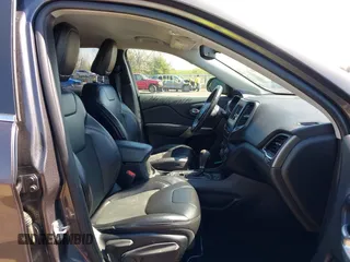 2019 Jeep Cherokee Latitude Plus with VIN 1C4PJLLB7KD269814, listed as a IAAI auction lot 41956140 with 125,934 mi miles. Bid and sale history available at carsss.com. Image 5.
