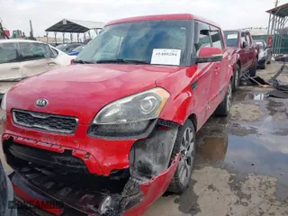 2013 Kia Soul + with VIN KNDJT2A62D7628259, listed as a IAAI auction lot 41400204 with 87,200 mi miles. Bid and sale history available at carsss.com. Image 12.
