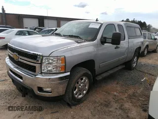 2012 Chevrolet Silverado 2500HD LT z VIN 1GC2KXCG1CZ337684, wystawiony jako IAAI lot #40494392 z przebiegiem Nie podano mil oraz . Historia ofert i sprzedaży dostępna na DreamBid. Obrazek 2.