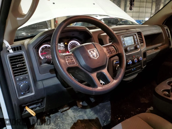 2018 Ram 1500 Tradesman z VIN 3C6JR6DT7JG225151, wystawiony jako Copart lot #86207374 z przebiegiem 72 073 mil mil oraz Szkoda całkowita • Salvage title. Historia ofert i sprzedaży dostępna na DreamBid. Obrazek 8.