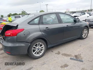 2017 Ford Focus SE z VIN 1FADP3F23HL325751, wystawiony jako IAAI lot #42182722 z przebiegiem 46 119 mil mil oraz . Historia ofert i sprzedaży dostępna na DreamBid. Obrazek 4.