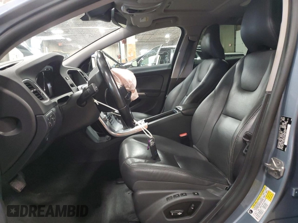 2018 Volvo V60 z VIN YV440MWK4J2056365, wystawiony jako Copart lot #58726445 z przebiegiem 42 542 mil mil oraz Szkoda całkowita • Salvage title. Historia ofert i sprzedaży dostępna na DreamBid. Obrazek 7.