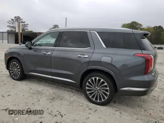 2024 Hyundai Palisade Calligraphy z VIN KM8R7DGEXRU805209, wystawiony jako Copart lot #49897195 z przebiegiem 8394 mil mil oraz Szkody całkowita. Historia ofert i sprzedaży dostępna na DreamBid. Obrazek 2.
