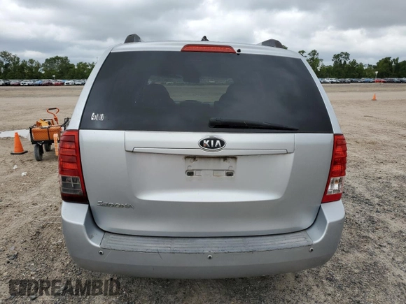 2011 Kia Sedona LX with VIN KNDMG4C79B6364284, listed as a Copart auction lot 70385124 with 308,471 mi miles and Clean Title. Bid and sale history available at carsss.com. Image 6.