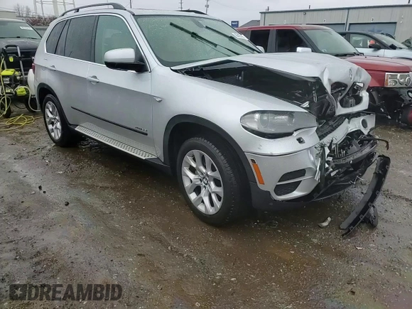 2013 BMW X5 xDrive35i z VIN 5UXZV4C54D0E10167, wystawiony jako Copart lot #86497414 z przebiegiem 95 519 mil mil oraz Szkody całkowita. Historia ofert i sprzedaży dostępna na DreamBid. Obrazek 14.