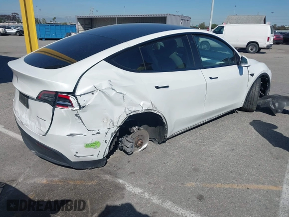 2020 Tesla Model Y Long Range with VIN 5YJYGDEE2LF044811, listed as a IAAI auction lot 41839136 with 68,445 mi miles and . Bid and sale history available at DreamBid. Image 4.