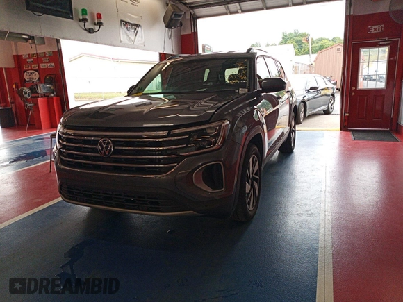 2024 Volkswagen Atlas SE with VIN 1V2HR2CA4RC567377, listed as a IAAI auction lot 42845567 with 16,658 mi miles and . Bid and sale history available at DreamBid. Image 33.