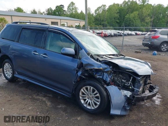 2016 Toyota Sienna XLE z VIN 5TDYK3DC2GS739042, wystawiony jako IAAI lot #42163983 z przebiegiem 98 842 mil mil oraz . Historia ofert i sprzedaży dostępna na DreamBid. Obrazek 1.
