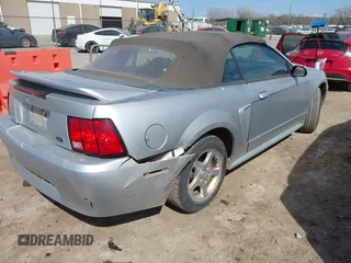 2001 Ford Mustang Deluxe with VIN 1FAFP444X1F141737, listed as a IAAI auction lot 41900152 with 132,080 mi miles. Bid and sale history available at carsss.com. Image 4.