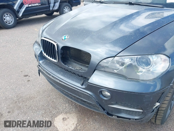 2012 BMW X5 35i z VIN 5UXZV4C53CL987556, wystawiony jako IAAI lot #42297756 z przebiegiem 190 922 mil mil oraz . Historia ofert i sprzedaży dostępna na DreamBid. Obrazek 6.