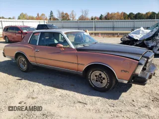 1979 Chevrolet Monte Carlo z VIN 1Z37H9D520488, wystawiony jako Copart lot #77283914 z przebiegiem 49 514 mil mil oraz Tytuł czysty. Historia ofert i sprzedaży dostępna na DreamBid. Obrazek 4.