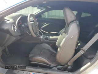 2023 Chevrolet Camaro ZL1 z VIN 1G1FK1R64P0157342, wystawiony jako Copart lot #50989355 z przebiegiem 4114 mil mil oraz Szkody całkowita. Historia ofert i sprzedaży dostępna na DreamBid. Obrazek 7.
