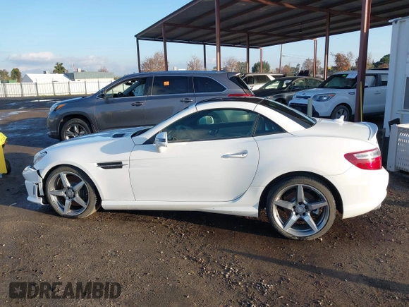 2015 Mercedes-Benz SLK-Class SLK 250 with VIN WDDPK4HA8FF111565, listed as a IAAI auction lot 41091420 with 37,873 mi miles. Bid and sale history available at carsss.com. Image 13.