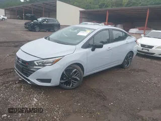 2024 Nissan Versa SR z VIN 3N1CN8FV2RL910073, wystawiony jako IAAI lot #42509343 z przebiegiem 28 837 mil mil oraz . Historia ofert i sprzedaży dostępna na DreamBid. Obrazek 17.