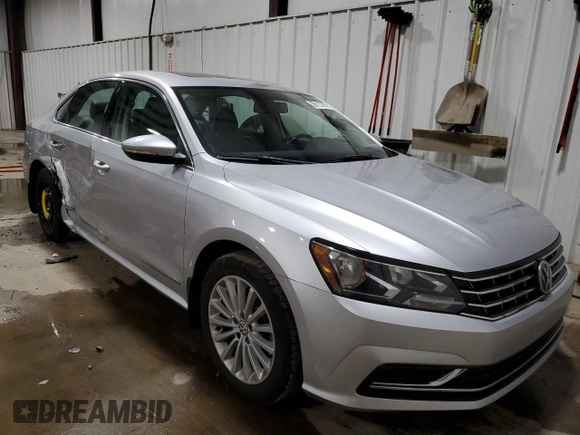 2016 Volkswagen Passat SE z VIN 1VWBT7A38GC024909, wystawiony jako Copart lot #56113765 z przebiegiem 30 096 mil mil oraz Szkoda całkowita • Salvage title. Historia ofert i sprzedaży dostępna na DreamBid. Obrazek 4.