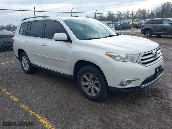 2011 Toyota Highlander with VIN 5TDZK3EHXBS048607, listed as a IAAI auction lot 41180677 with 211,295 mi miles. Bid and sale history available at carsss.com. Image 1.
