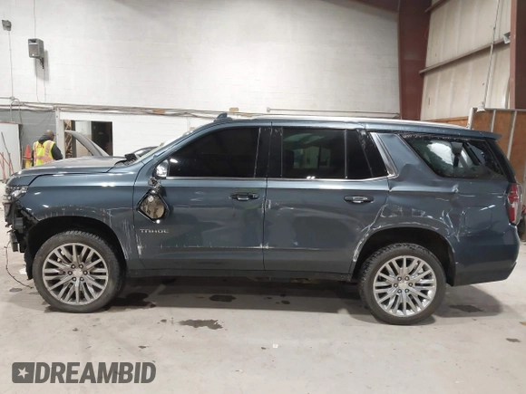 2021 Chevrolet Tahoe LT z VIN 1GNSKNKD5MR354265, wystawiony jako IAAI lot #42331890 z przebiegiem 106 250 mil mil oraz . Historia ofert i sprzedaży dostępna na DreamBid. Obrazek 15.