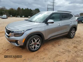 2021 Kia Seltos SX with VIN KNDETCA22M7152146, listed as a Copart auction lot 47697045 with 30,981 mi miles and Salvage Title. Bid and sale history available at carsss.com. Image 1.