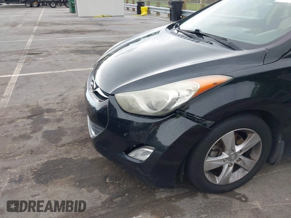 2013 Hyundai Elantra GLS z VIN 5NPDH4AE1DH385623, wystawiony jako IAAI lot #42267626 z przebiegiem 328 724 mil mil oraz . Historia ofert i sprzedaży dostępna na DreamBid. Obrazek 6.