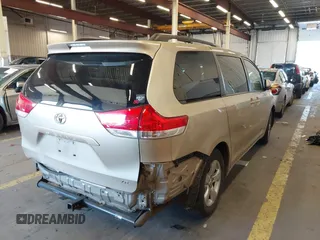 2013 Toyota Sienna LE AAS with VIN 5TDKK3DC8DS359172, listed as a IAAI auction lot 41724930 with 106,488 mi miles. Bid and sale history available at carsss.com. Image 4.