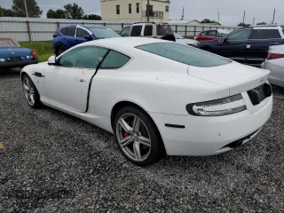2011 Aston Martin DB9 z VIN SCFFDAAE8BGA13186, wystawiony jako Copart lot #74703544 z przebiegiem Nie podano mil oraz Szkody całkowita. Historia ofert i sprzedaży dostępna na DreamBid. Obrazek 2.