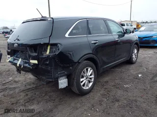 2019 Kia Sorento L with VIN 5XYPG4A31KG585811, listed as a IAAI auction lot 41531134 with 141,656 mi miles. Bid and sale history available at carsss.com. Image 4.